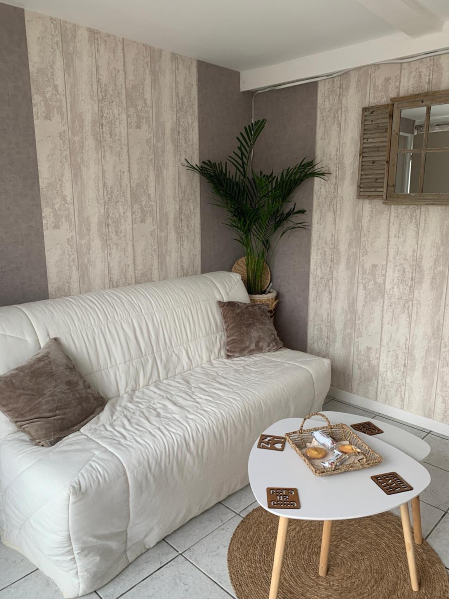 Hotel Chez Fifi&Stella à Neufmoutiers-en-Brie Extérieur photo