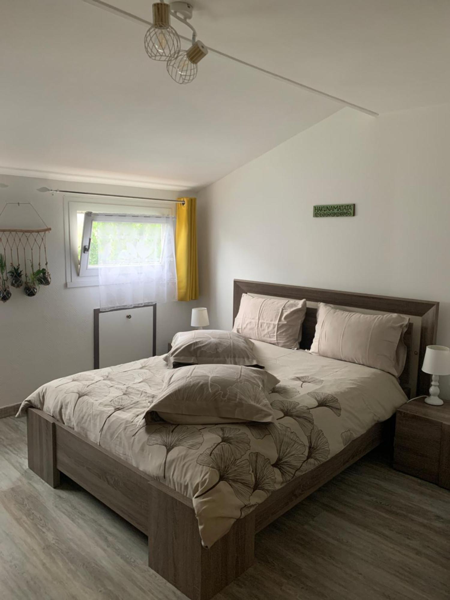 Hotel Chez Fifi&Stella à Neufmoutiers-en-Brie Extérieur photo